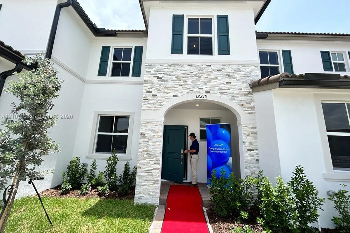 12219 NW 23rd Pl, Miami: photo 1 of 17