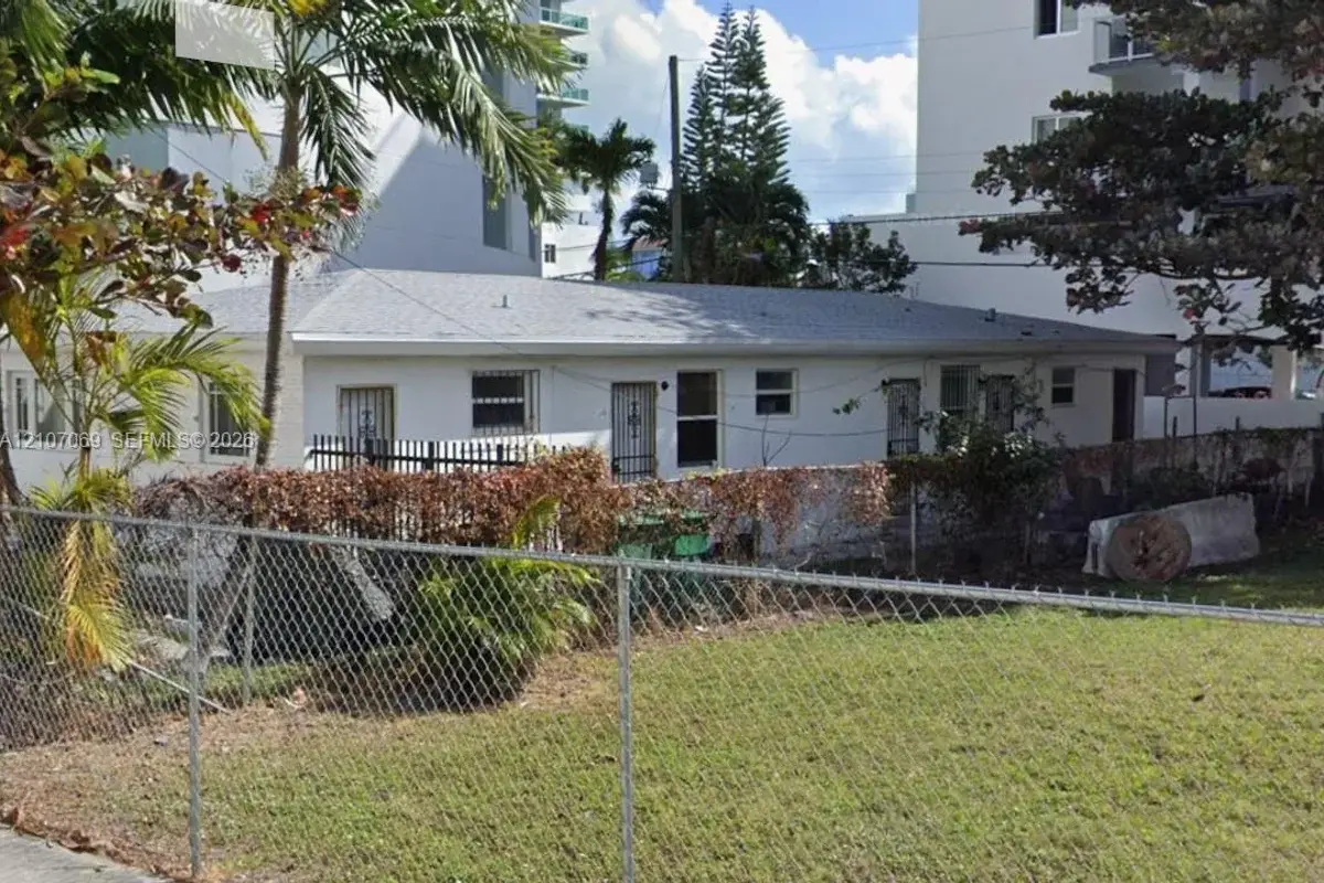 460 NE 29th Ter, Miami: photo 1 of 8