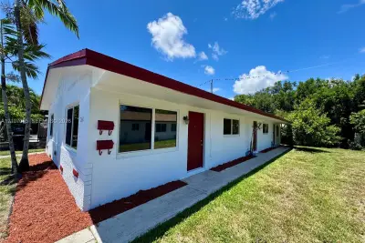 2641 SW 13th Ave #1, Fort Lauderdale: photo 1 of 12