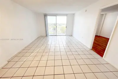 15600 NW 7th Ave #606, Miami: photo 1 of 44