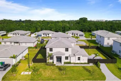 House in Homestead: photo 1 of 61