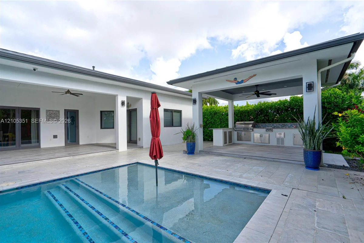 2521 SW 105th Ave, Miami: photo 1 of 64