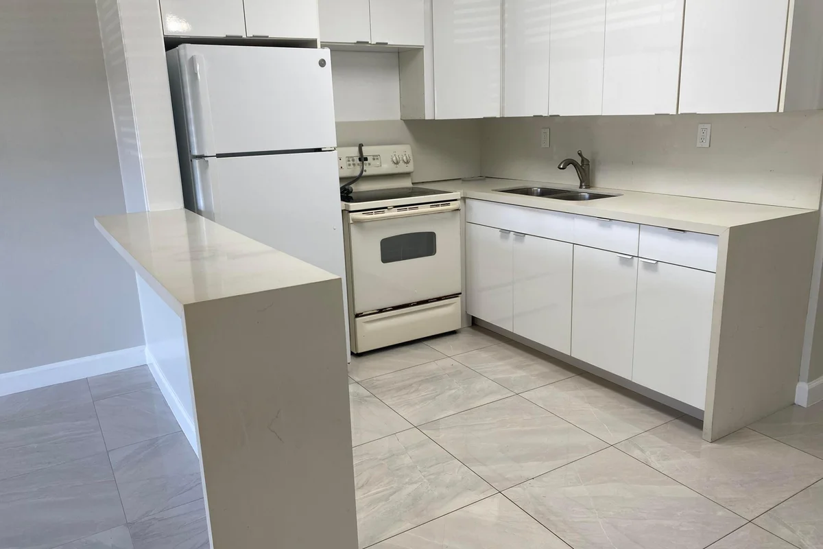 7 Kingswood A, West Palm Beach: photo 1 of 17