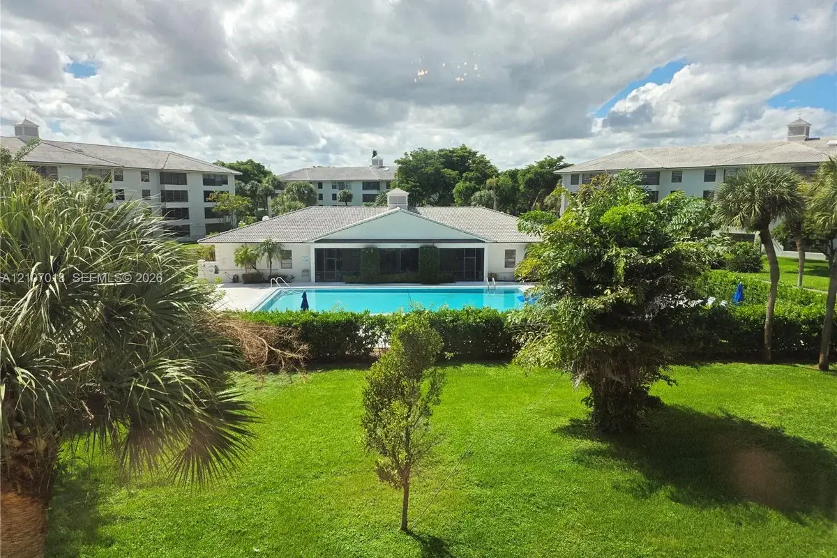 3716 Whitehall Dr #304, West Palm Beach: photo 1 of 23