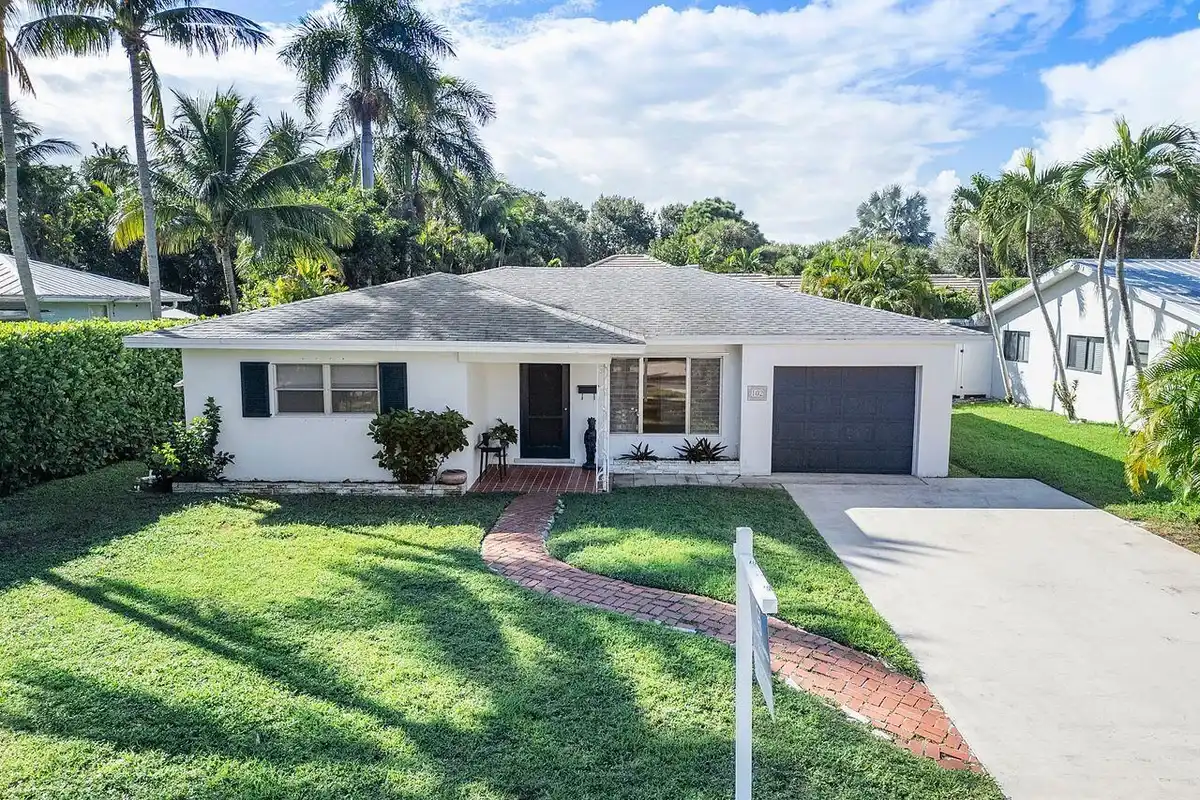 102 NW 12th St, Delray Beach: photo 1 of 37