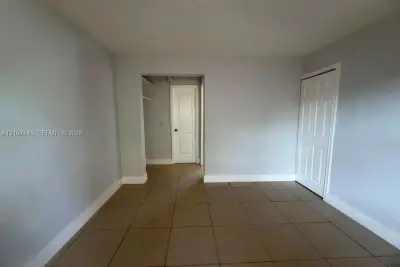 1281 NW 60th St #6, Miami: photo 1 of 15