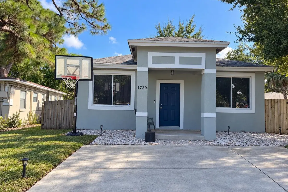 1720 NW 8th Pl, Fort Lauderdale: photo 1 of 21