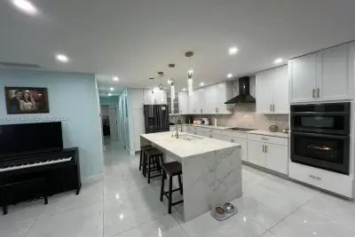 9770 SW 13th Ter, Miami: photo 1 of 6