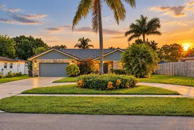 1006 SE 6th St, Deerfield Beach: photo 1 of 57