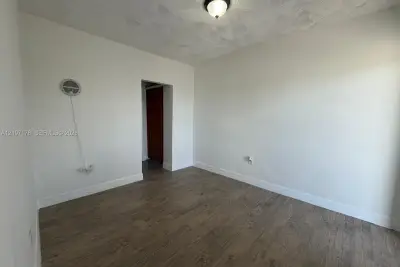 1510 NW 68th St #6, Miami: photo 1 of 19