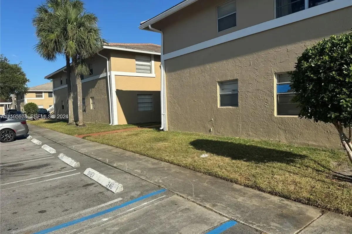 10044 Twin Lakes Dr #37-E, Coral Springs: photo 1 of 29