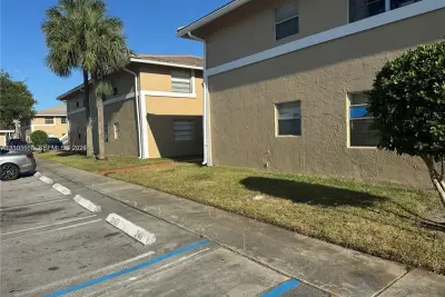 10044 Twin Lakes Dr #37-E, Coral Springs: photo 1 of 29
