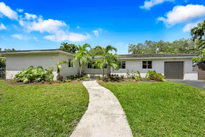 6610 Santona St, Coral Gables: photo 1 of 34