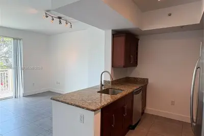 7275 SW 90thway #205, Miami: photo 1 of 8