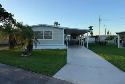 8511 SW 20th Ct, Davie: photo 1 of 12