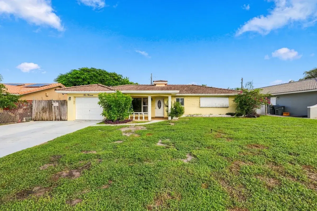 213 NE 24th Ct, Boca Raton: photo 1 of 68