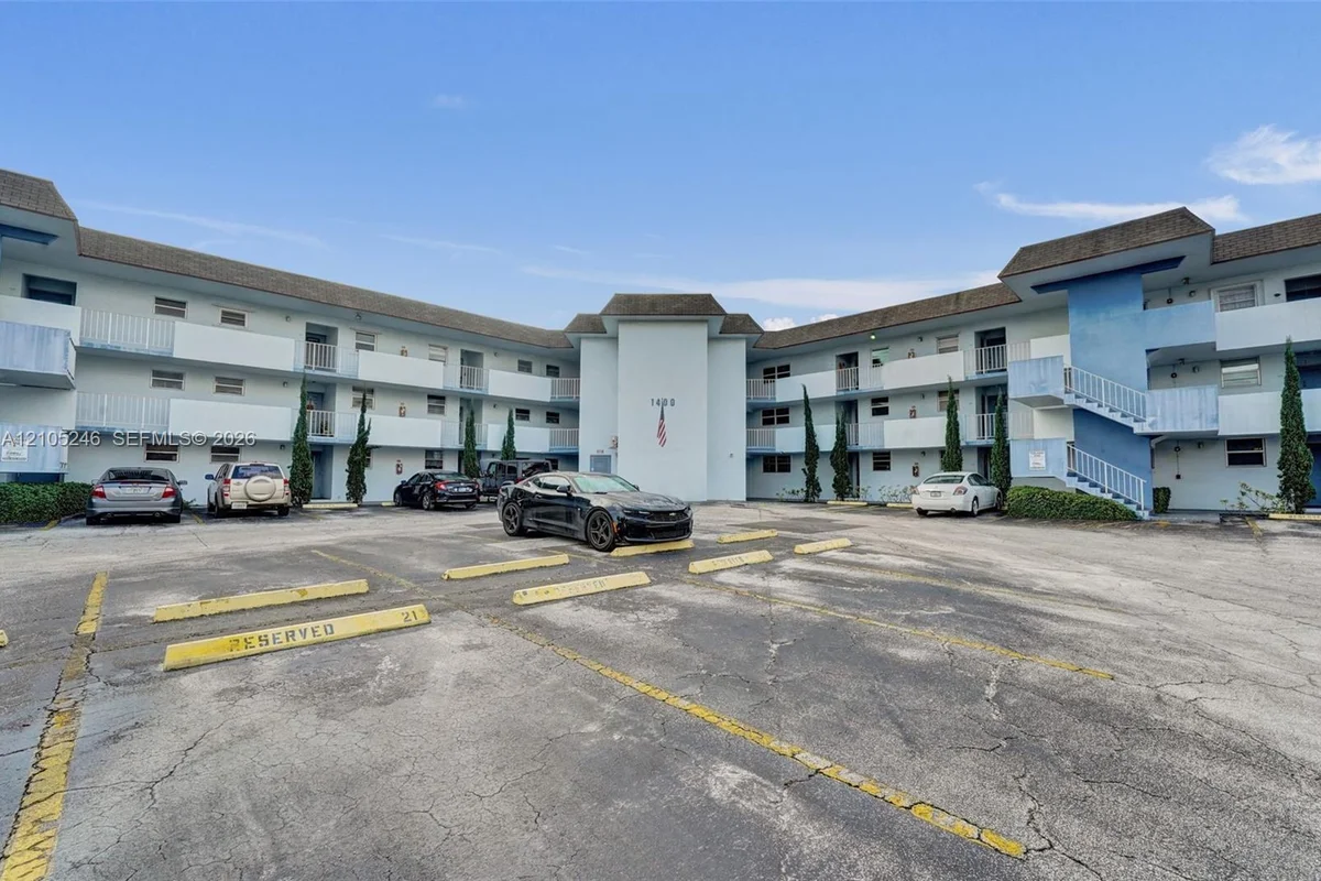 1400 Tallwood Ave #207, Hollywood: photo 1 of 29