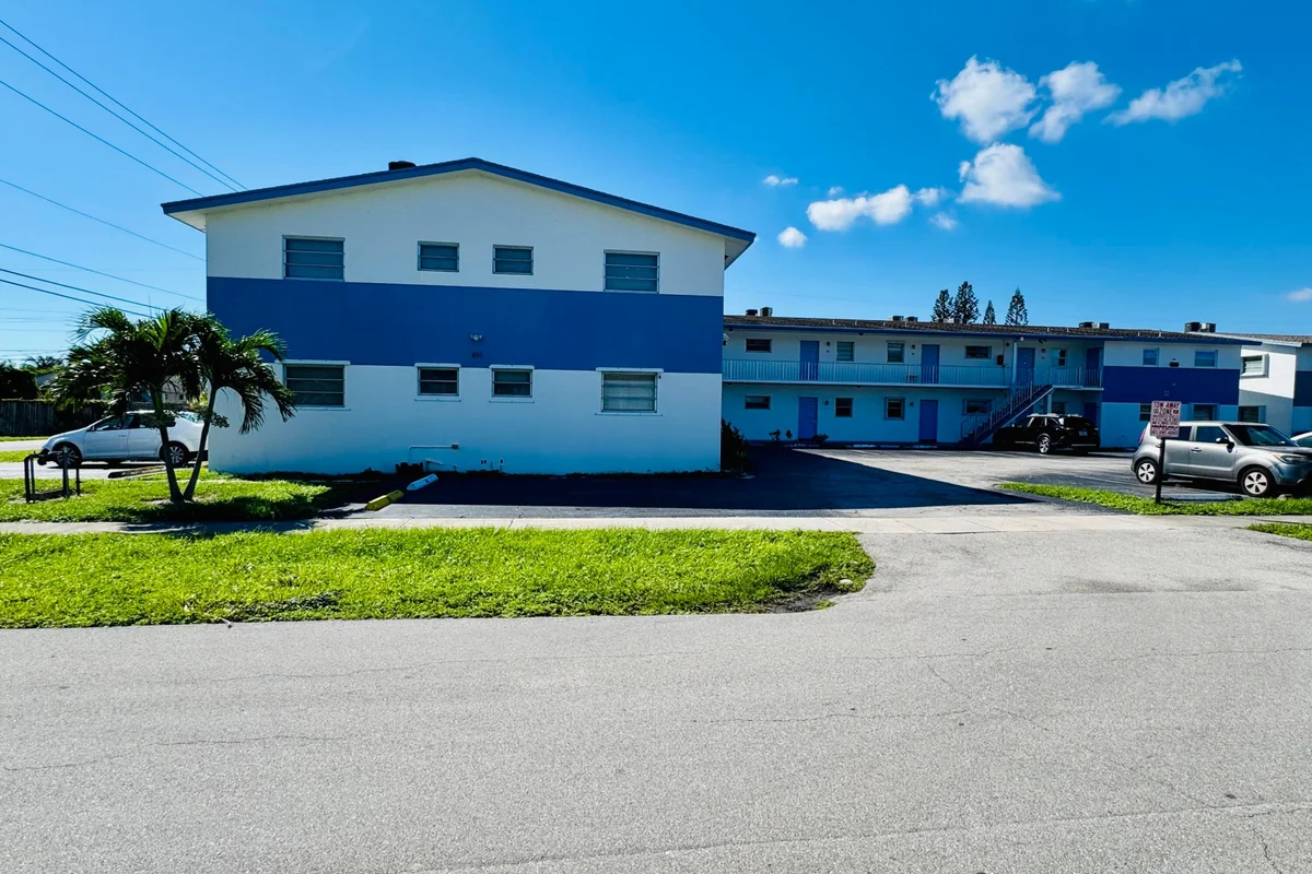 410 W Palm St #24, Lantana: photo 1 of 17
