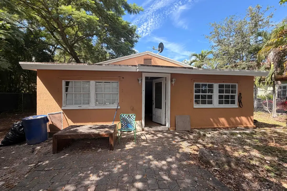 1122 SW 7th Ave, Delray Beach: photo 1 of 14