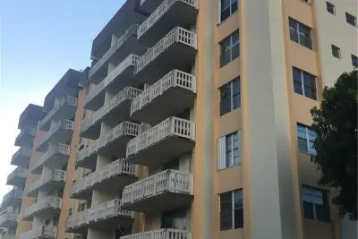 15600 NW 7th Ave #421, Miami: photo 1 of 10