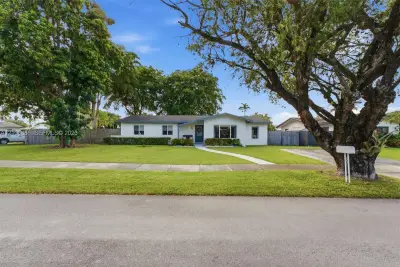 10512 SW 124th Pl, Miami: photo 1 of 19