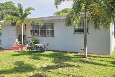 1225 NW 127th St, North Miami: photo 1 of 14