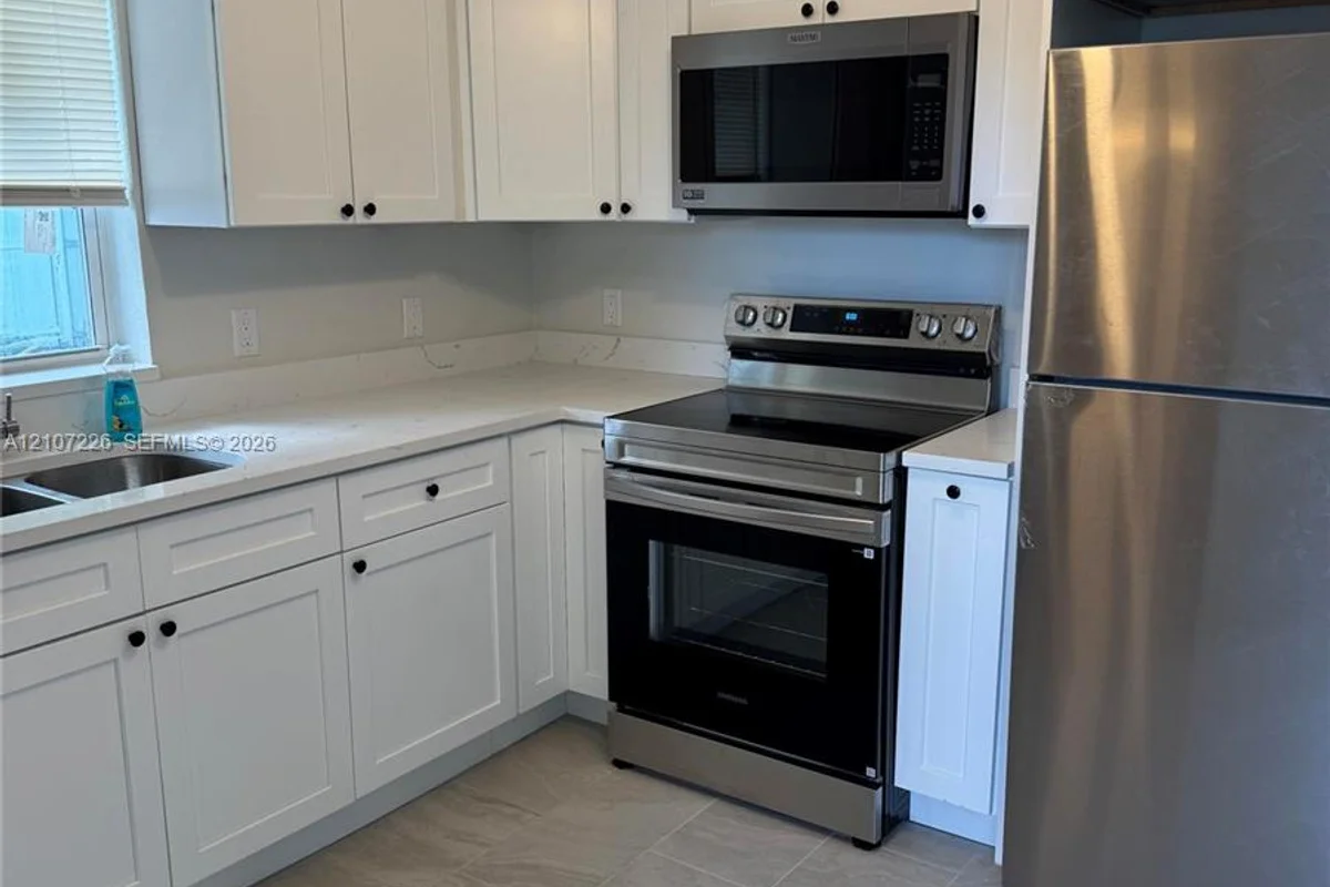 704 NW 5th Ave #1-4, Pompano Beach: photo 1 of 4