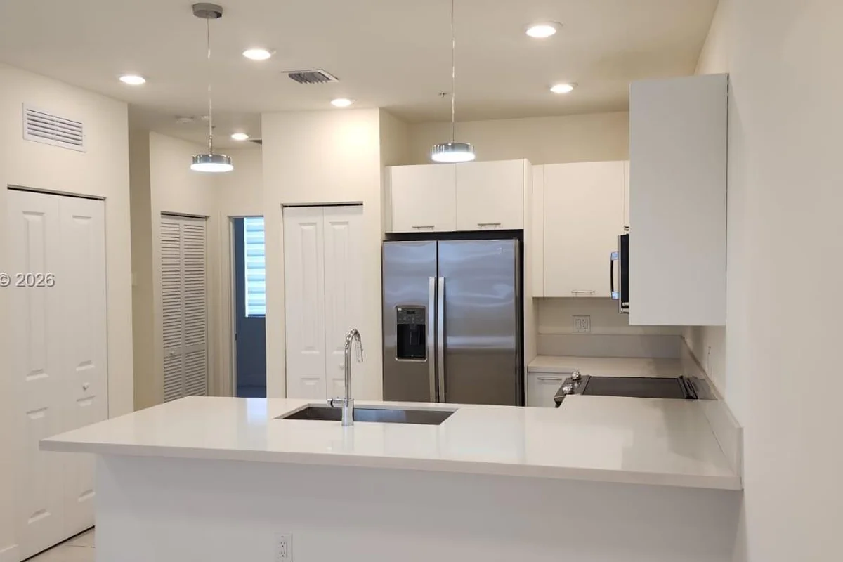 10270 NW 66th St #301, Doral: photo 1 of 10
