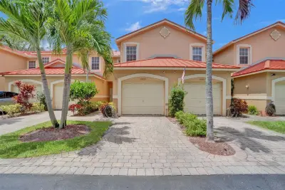 4059 Crystal Lake Dr, Deerfield Beach: photo 1 of 68