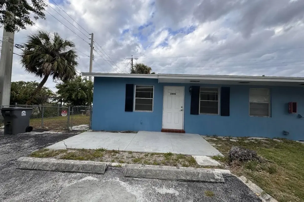 1978 Windsor Dr, North Palm Beach: photo 1 of 13
