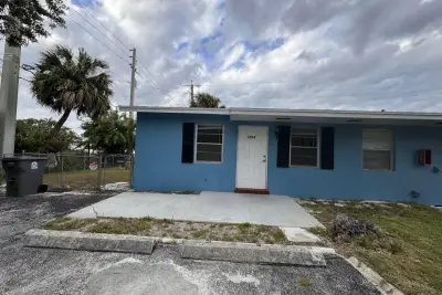 1978 Windsor Dr, North Palm Beach: photo 1 of 13
