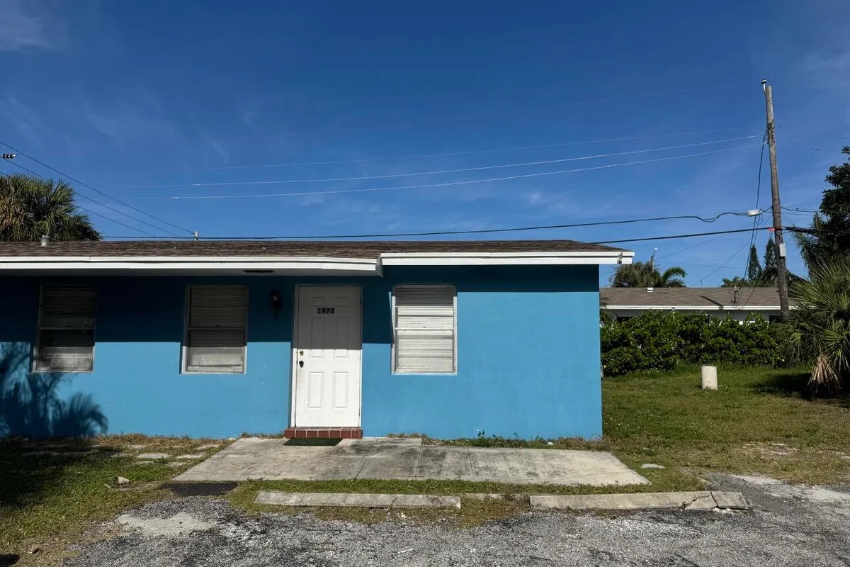 1976 Windsor Dr, North Palm Beach: photo 1 of 13