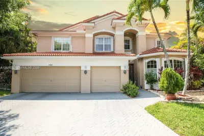 5280 NW 95th Ave, Coral Springs: photo 1 of 30