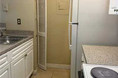 4500 W 16th Ave #615, Hialeah: photo 1 of 8