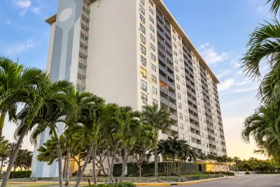 400 Kings Point Dr #1030, Sunny Isles Beach: photo 1 of 31