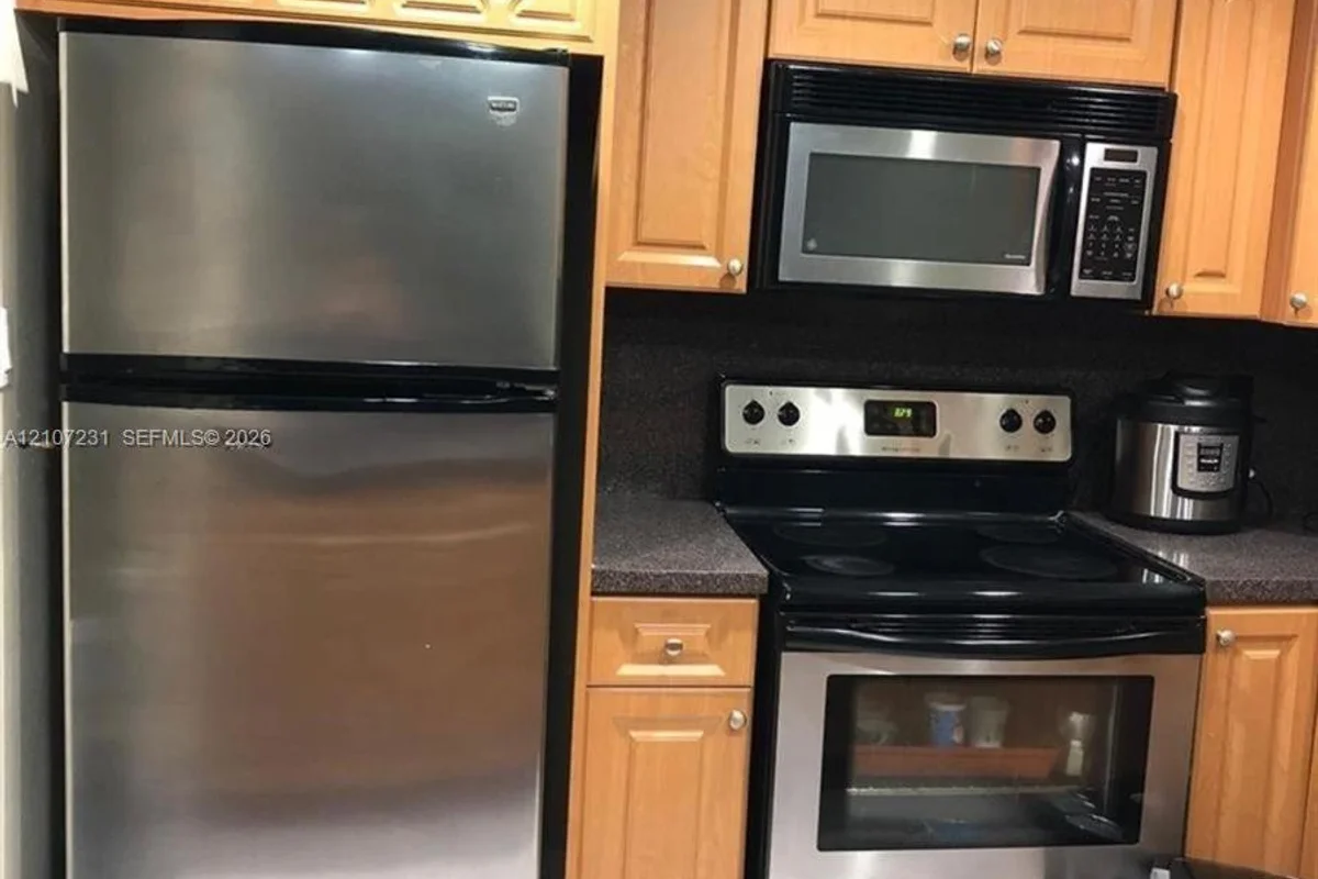 7000 NW 186th St #4-214, Hialeah: photo 1 of 14