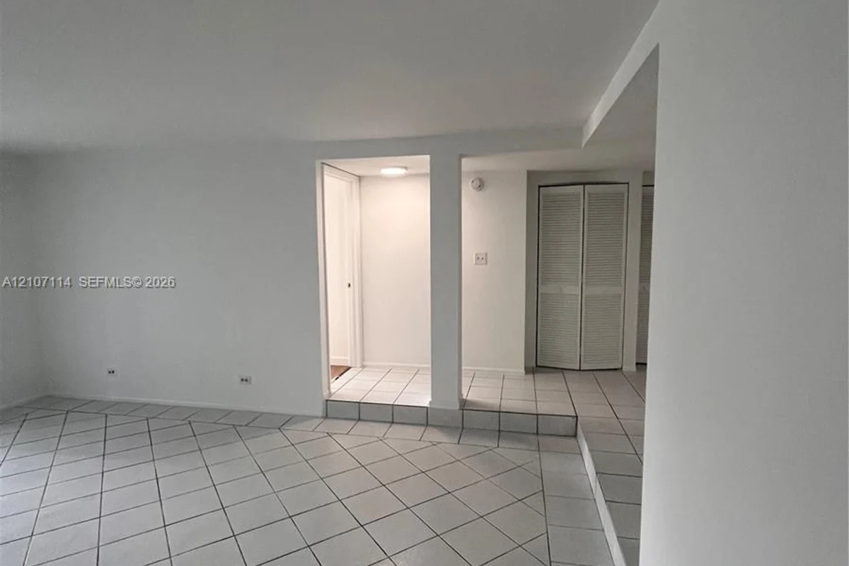 3650 Inverrary Dr #1Q, Lauderhill: photo 1 of 55