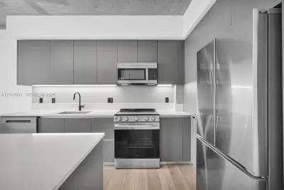 307 SW 5th St, Fort Lauderdale: photo 1 of 52
