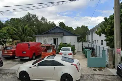 2511 NW 24th St, Miami: photo 1 of 2