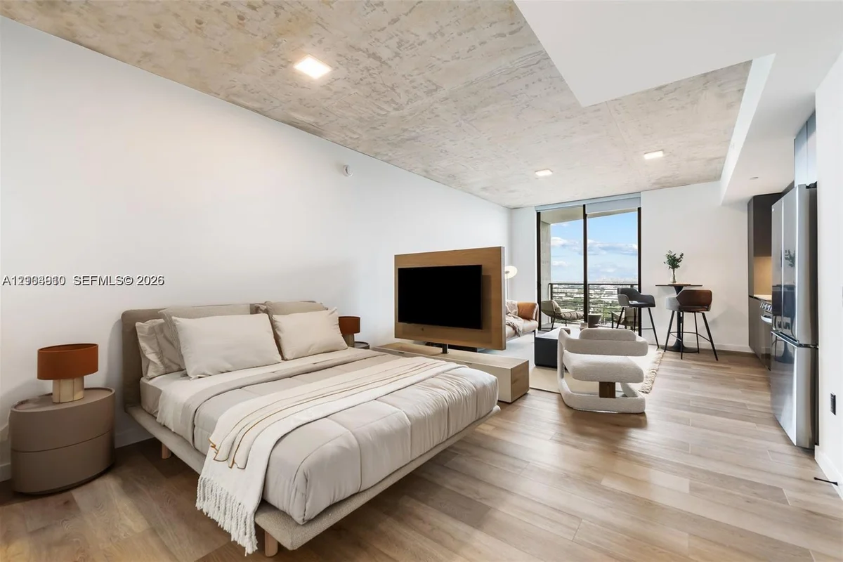 307 SW 5th St #1709, Fort Lauderdale: photo 1 of 19