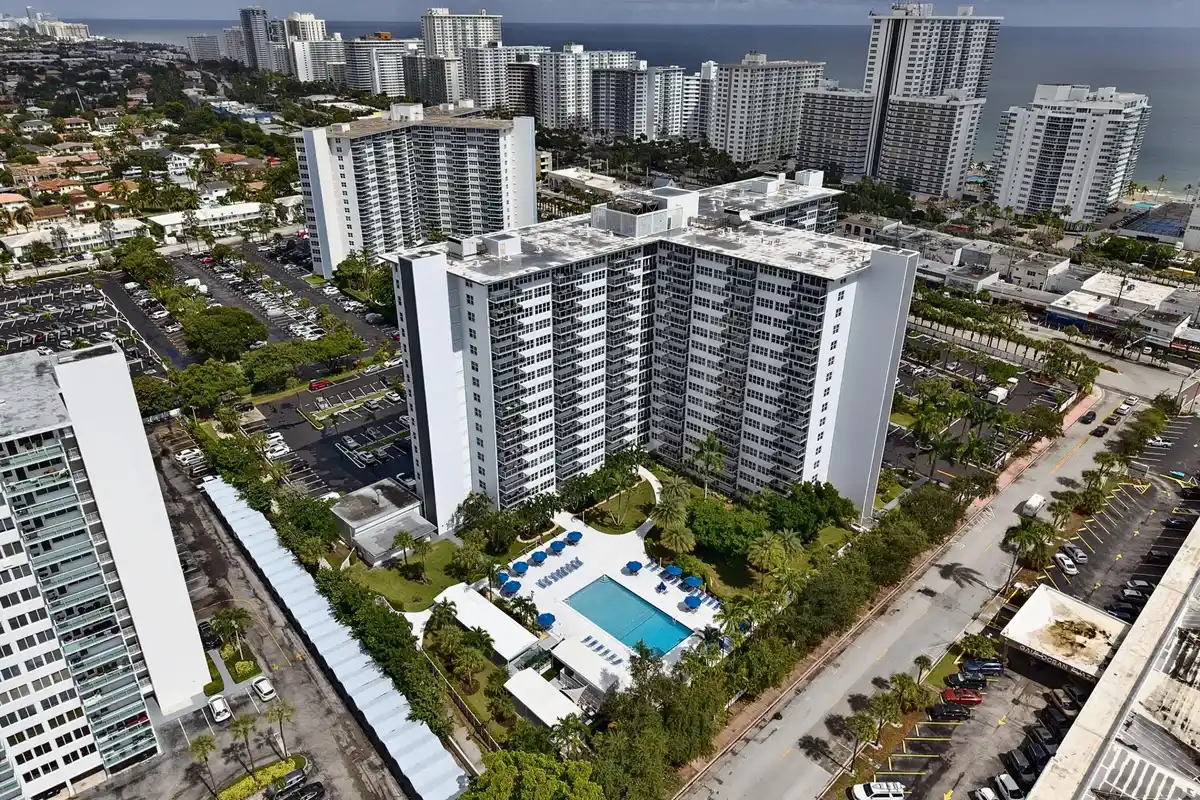 3333 NE 34th St #817, Fort Lauderdale: photo 1 of 30