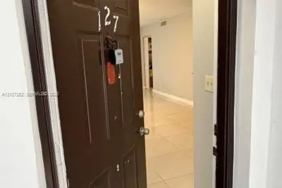 216 Lake Pointe Dr #127, Oakland Park: photo 1 of 20