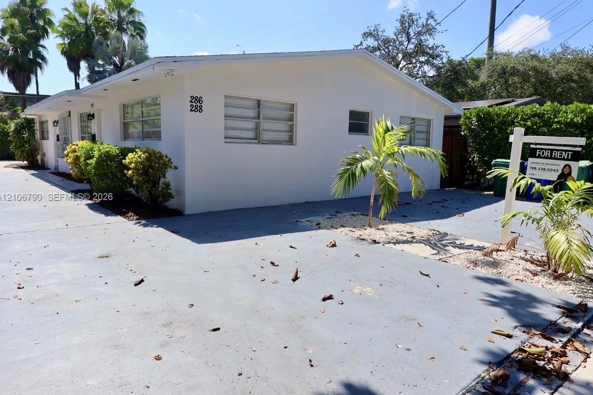 286 NW 39th St, Miami: photo 1 of 13