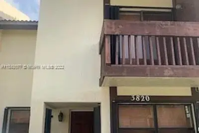 3820 SW 52nd Ave, Hollywood: photo 1 of 8