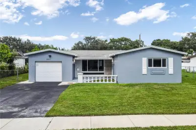 8953 SW 53rd St, Cooper City: photo 1 of 19