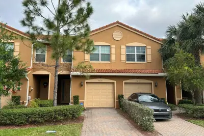 Townhouse in Lake Worth: photo 1 of 1