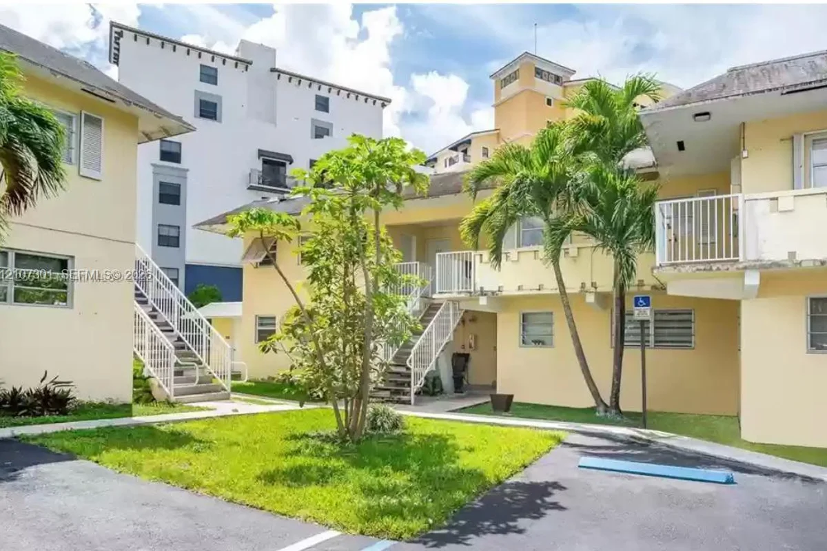7308 SW 82nd St #A112, Miami: photo 1 of 16