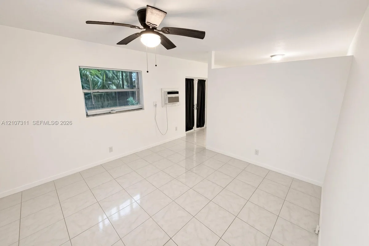 315 NW 32nd St #323, Oakland Park: photo 1 of 4