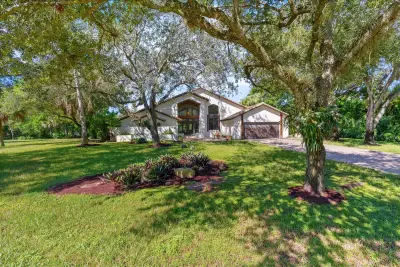 6901 NW 61st Ave, Parkland: photo 1 of 29