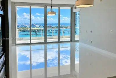 2020 N Bayshore Dr #3203, Miami: photo 1 of 10